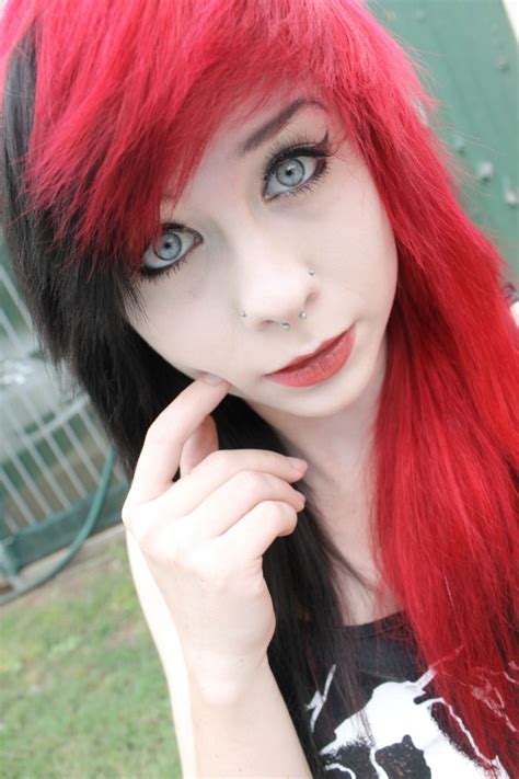 emo hairstyles for girls|emo girl red and black.